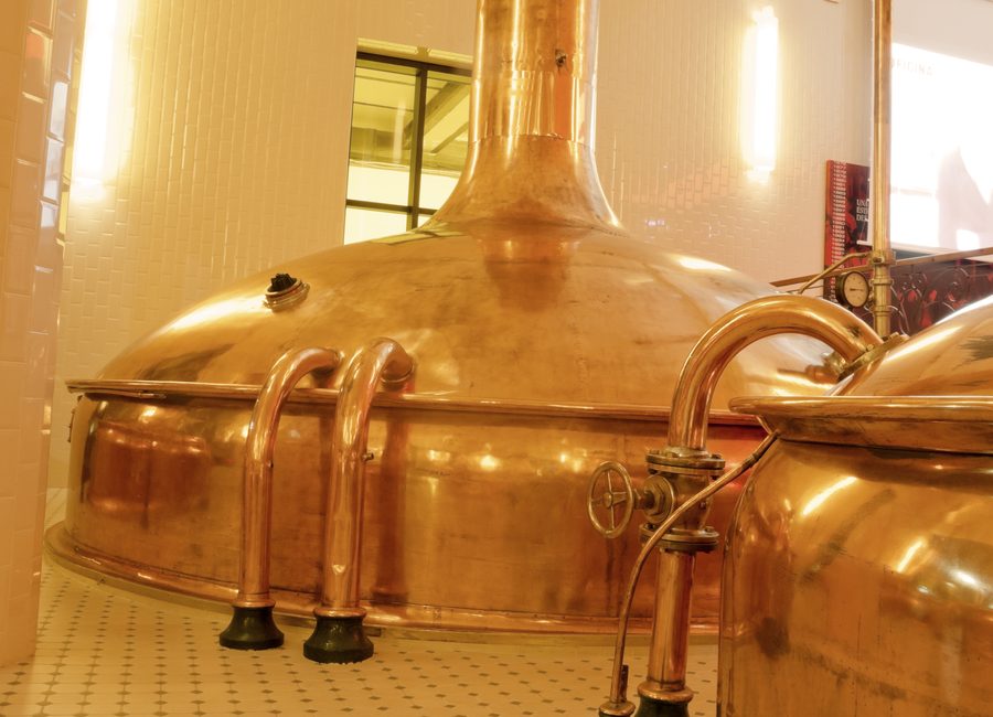 Tanques de cobre em micro cervejaria
